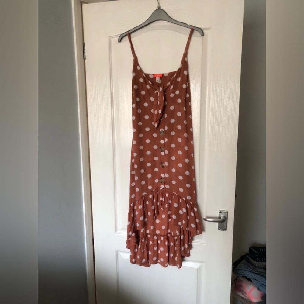Dress in brown